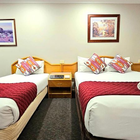 Hilltops Retreat Motor Inn Young Luaran gambar