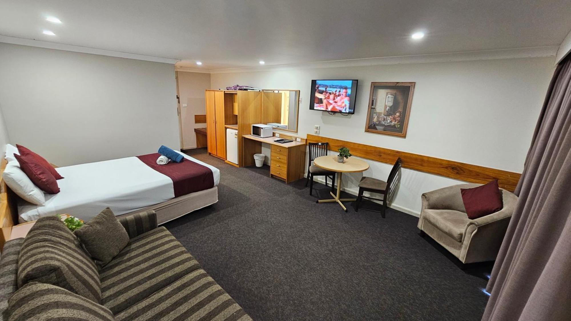 Hilltops Retreat Motor Inn Young Luaran gambar