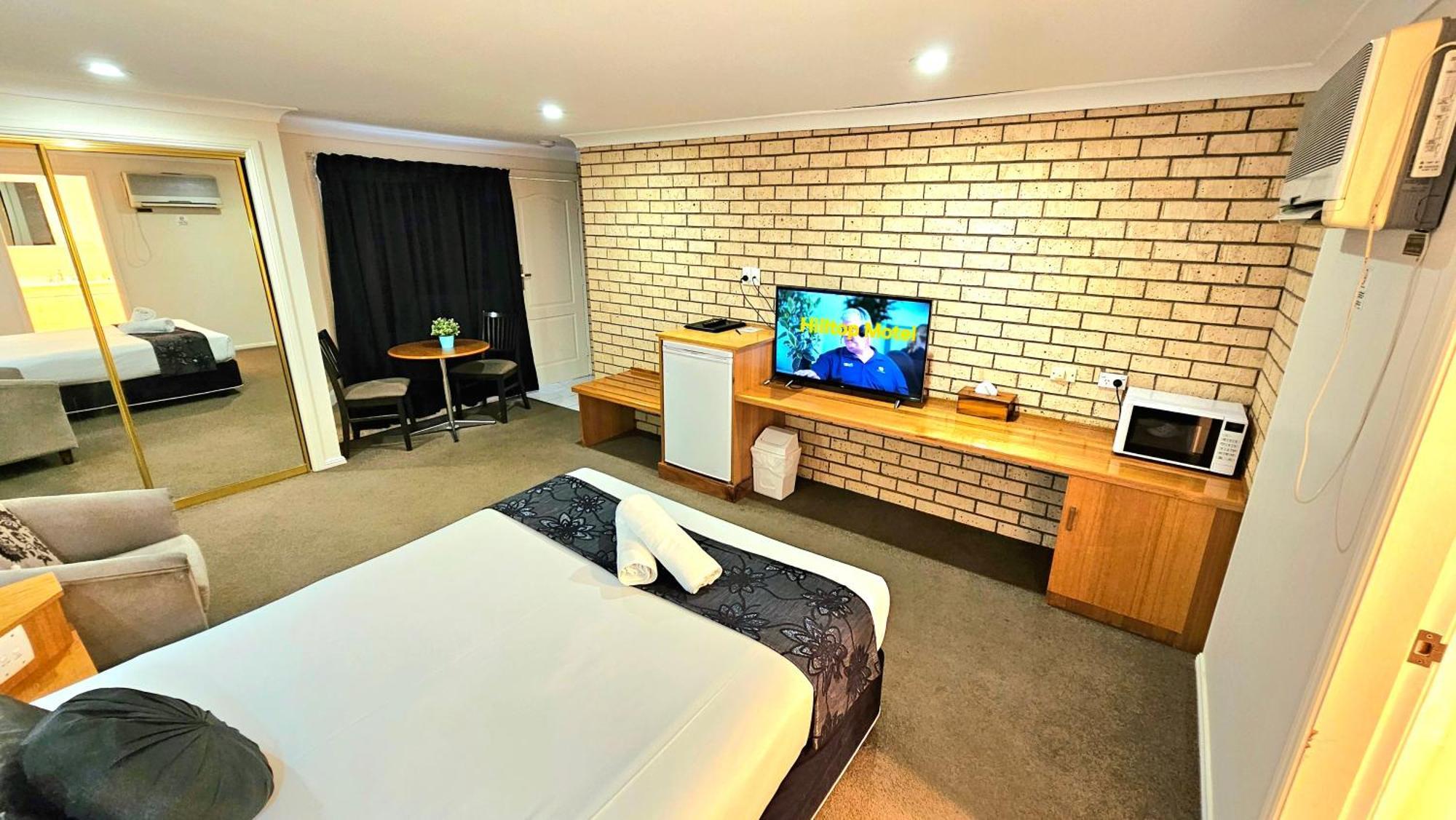 Hilltops Retreat Motor Inn Young Luaran gambar