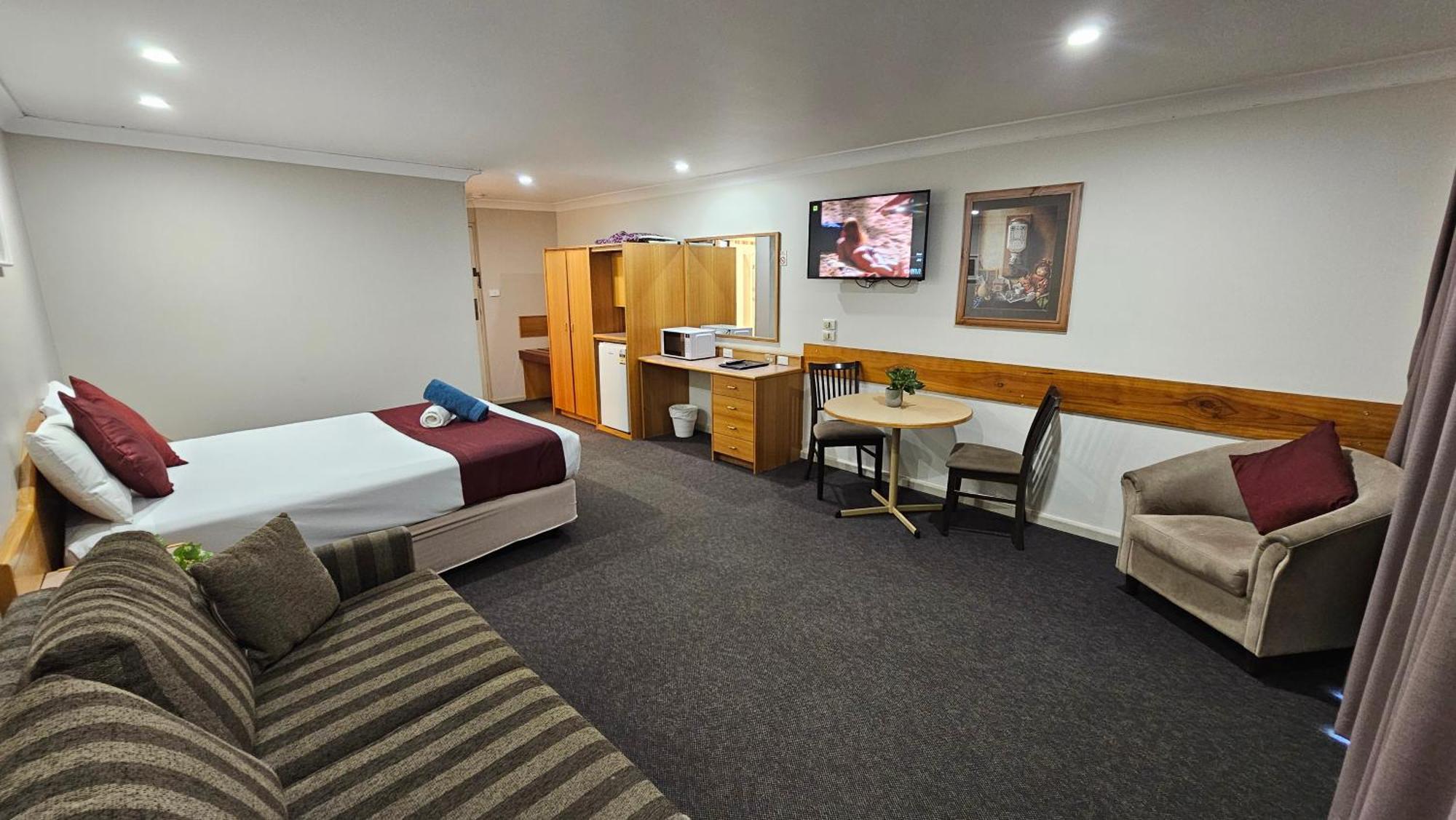 Hilltops Retreat Motor Inn Young Luaran gambar