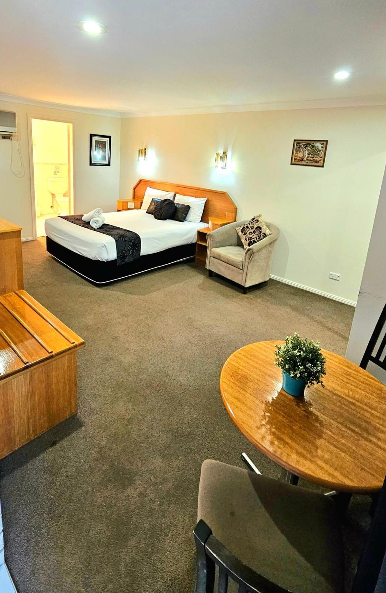 Hilltops Retreat Motor Inn Young Luaran gambar